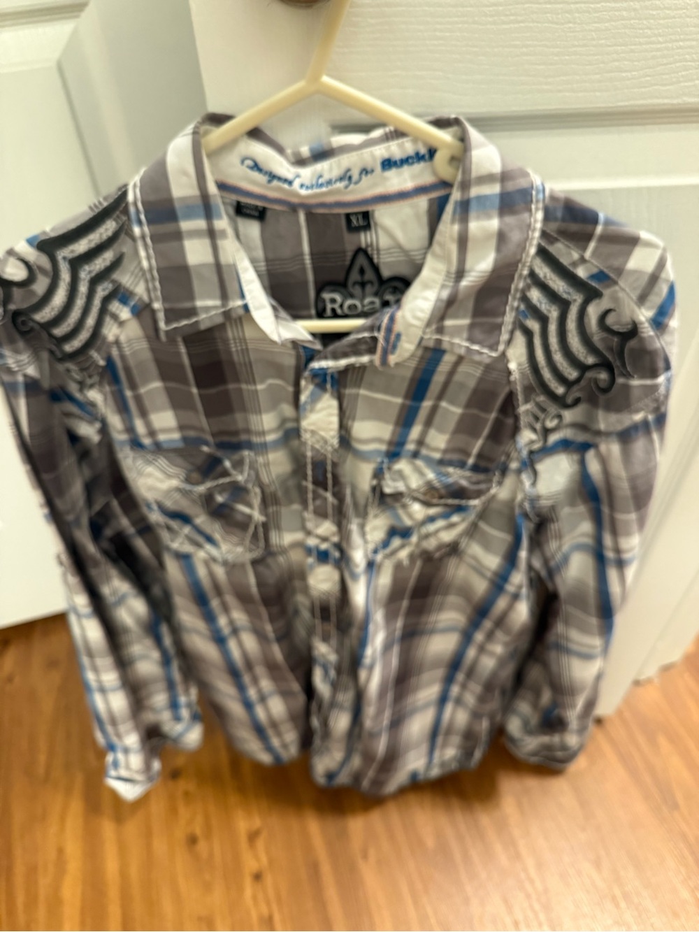 Roar (buckle)mens Plaid Button-Down Shirt in Gray and Blue. Size xl.